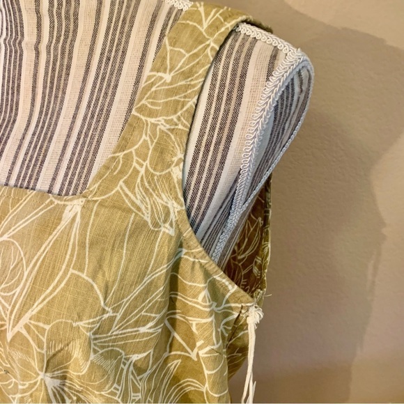 NWT a.n.a. Crop Top Medium Sonia Tropical Olive Mustard Yellow White Floral - Picture 6 of 13